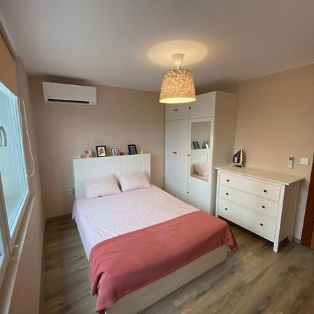 Lovely 1 Bedroom Apartment In The Heart Of Варна Экстерьер фото