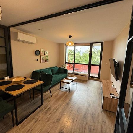 Lovely 1 Bedroom Apartment In The Heart Of Варна Экстерьер фото