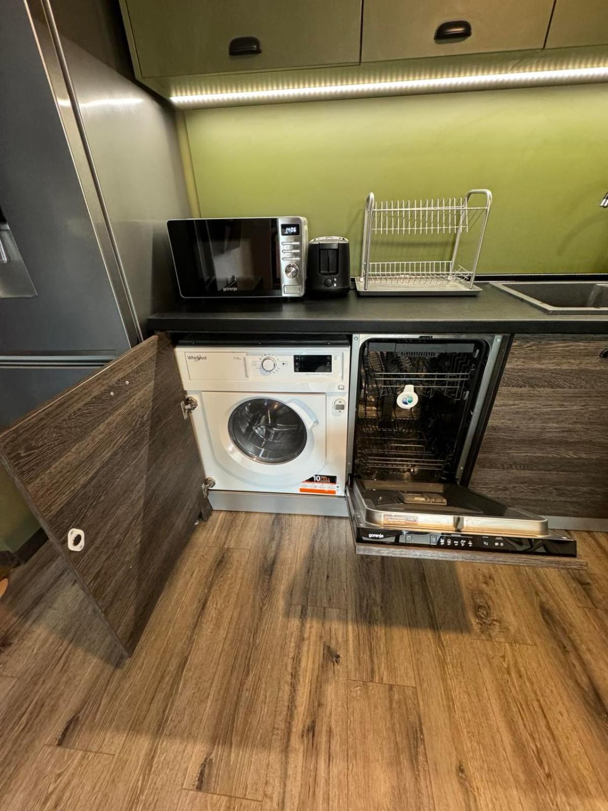 Lovely 1 Bedroom Apartment In The Heart Of Варна Экстерьер фото
