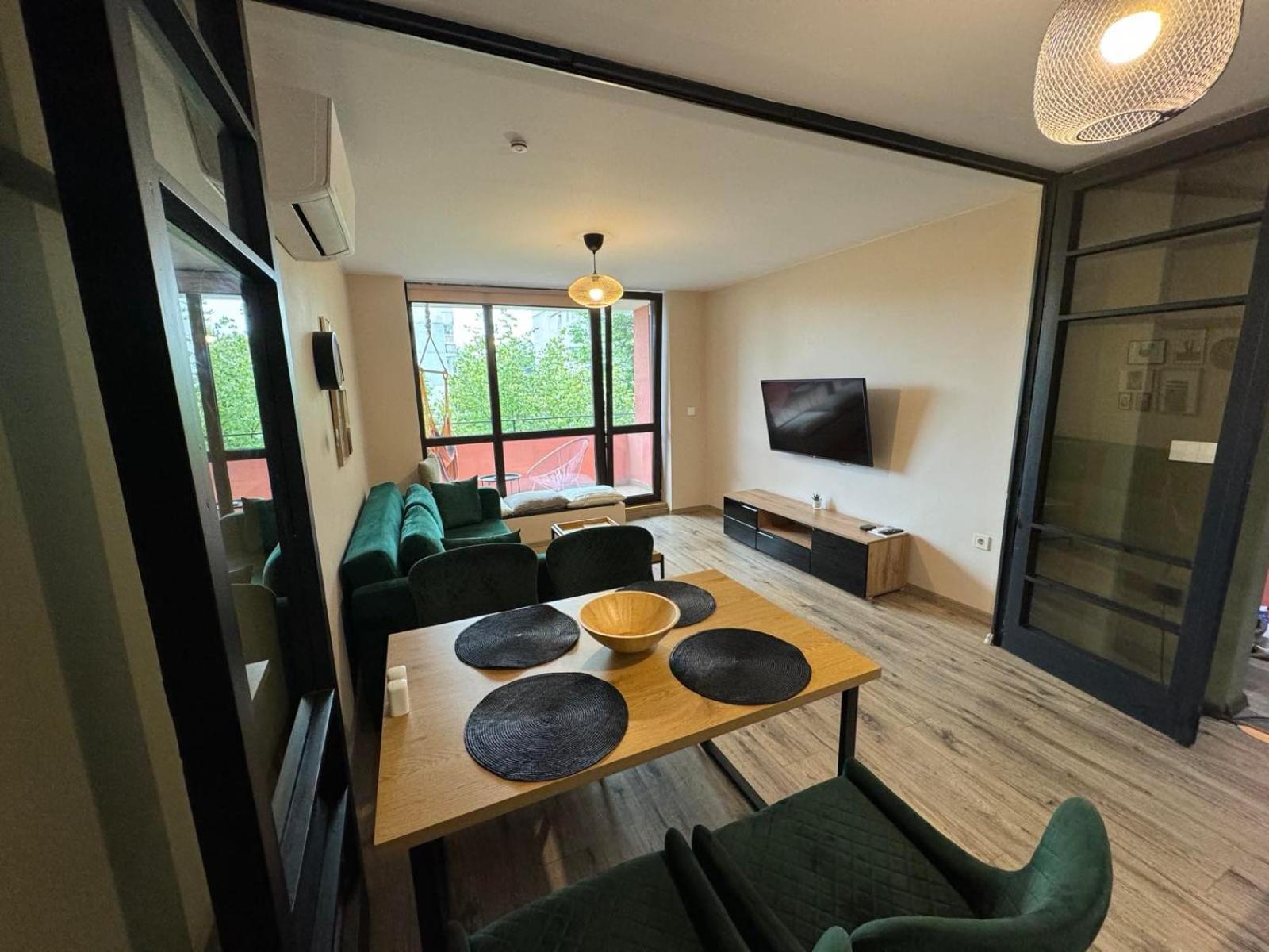 Lovely 1 Bedroom Apartment In The Heart Of Варна Экстерьер фото
