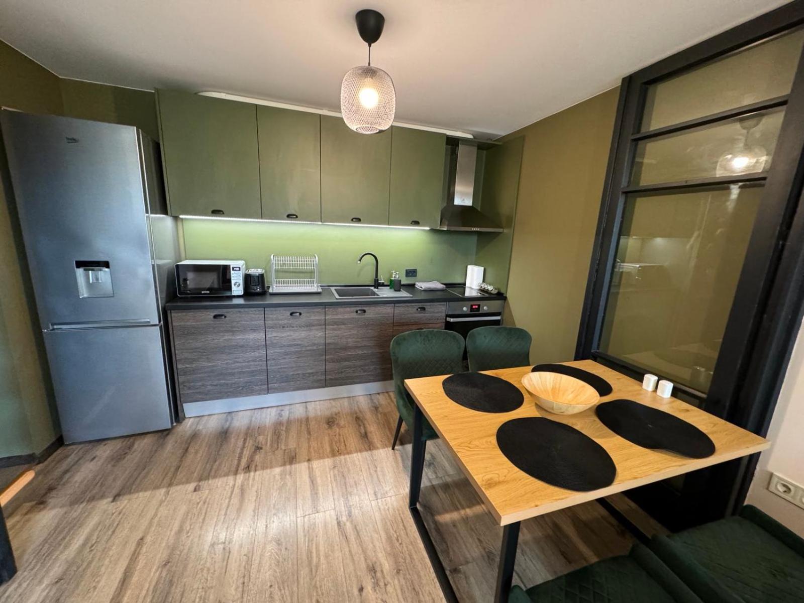 Lovely 1 Bedroom Apartment In The Heart Of Варна Экстерьер фото