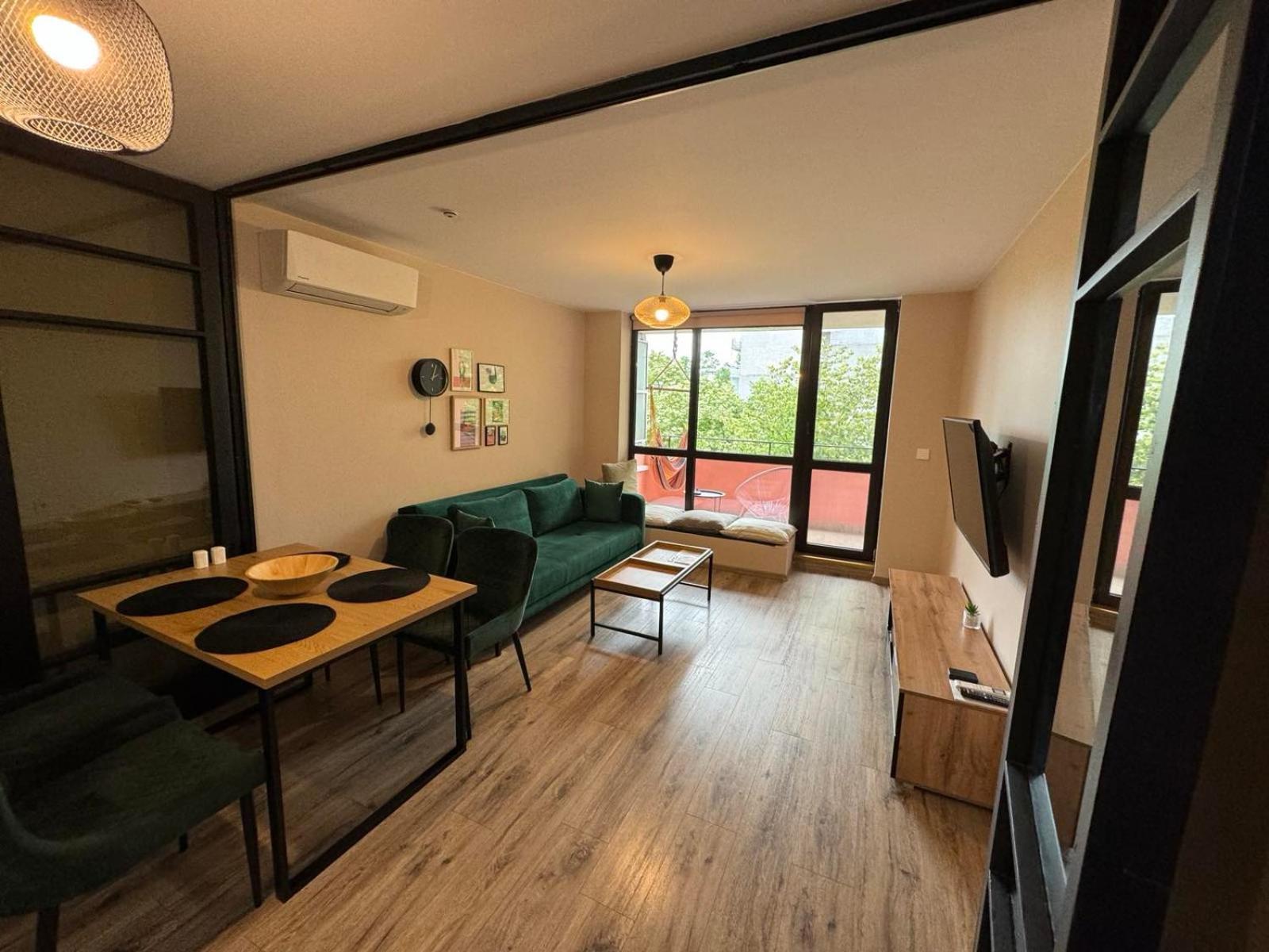 Lovely 1 Bedroom Apartment In The Heart Of Варна Экстерьер фото
